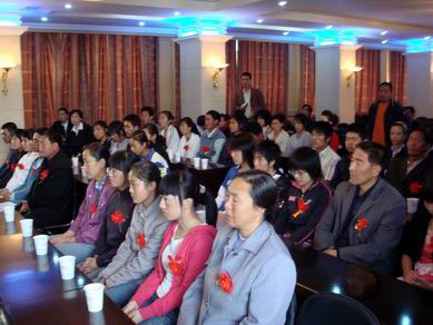 金沙1963集团扶危助困•传承爱心一片