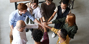 社会为金沙1963造就机遇，金沙1963为社会创造价值；以市场营销为龙头，为市场提供一流产品，在市场竞争中创新成长；以优异的业绩感恩社会，以满意的回报关爱员工；做有责任的企业，当时代的骄子；优秀团队，共筑梦..